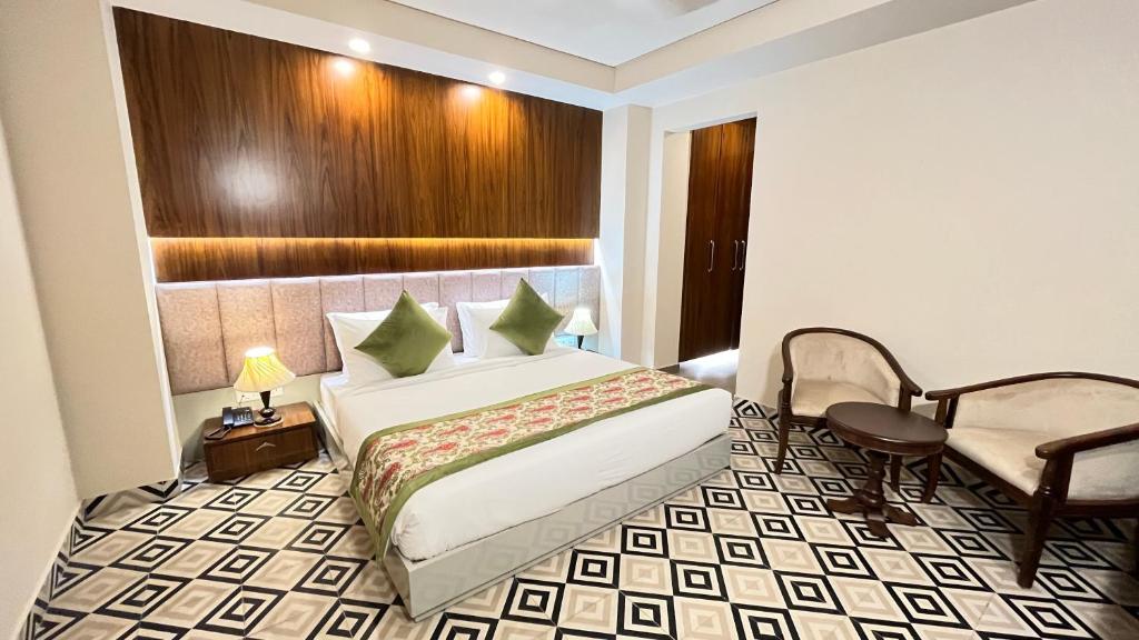 Postel nebo postele na pokoji v ubytování IP Royal Hotel - New Delhi