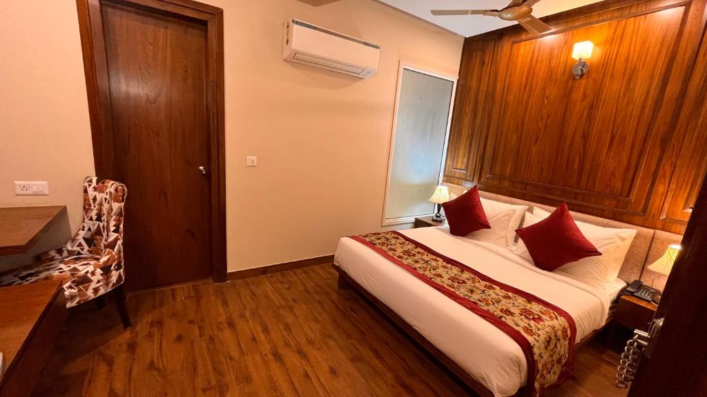 Postel nebo postele na pokoji v ubytování IP Royal Hotel - New Delhi