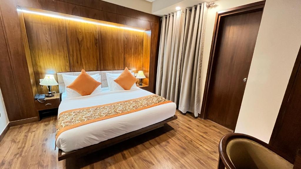 Postel nebo postele na pokoji v ubytování IP Royal Hotel - New Delhi