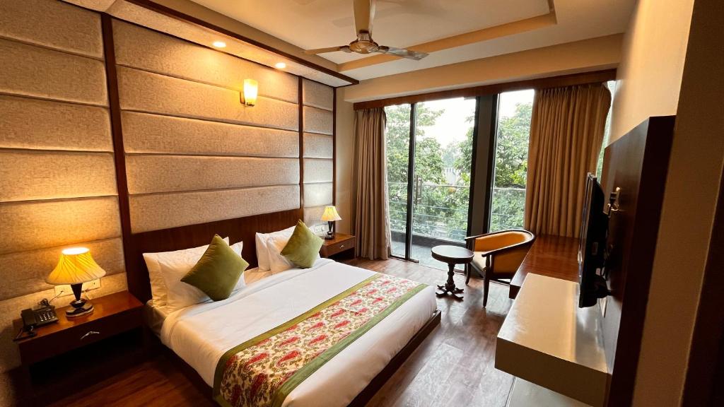 Postel nebo postele na pokoji v ubytování IP Royal Hotel - New Delhi