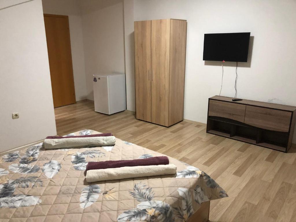 Postel nebo postele na pokoji v ubytování RISTESKI GUEST HOUSE