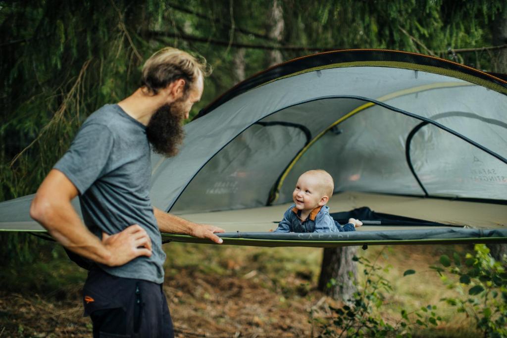 Campingplass Nakts mežā - Teltis kokos (Latvia Blanka) - Booking.com