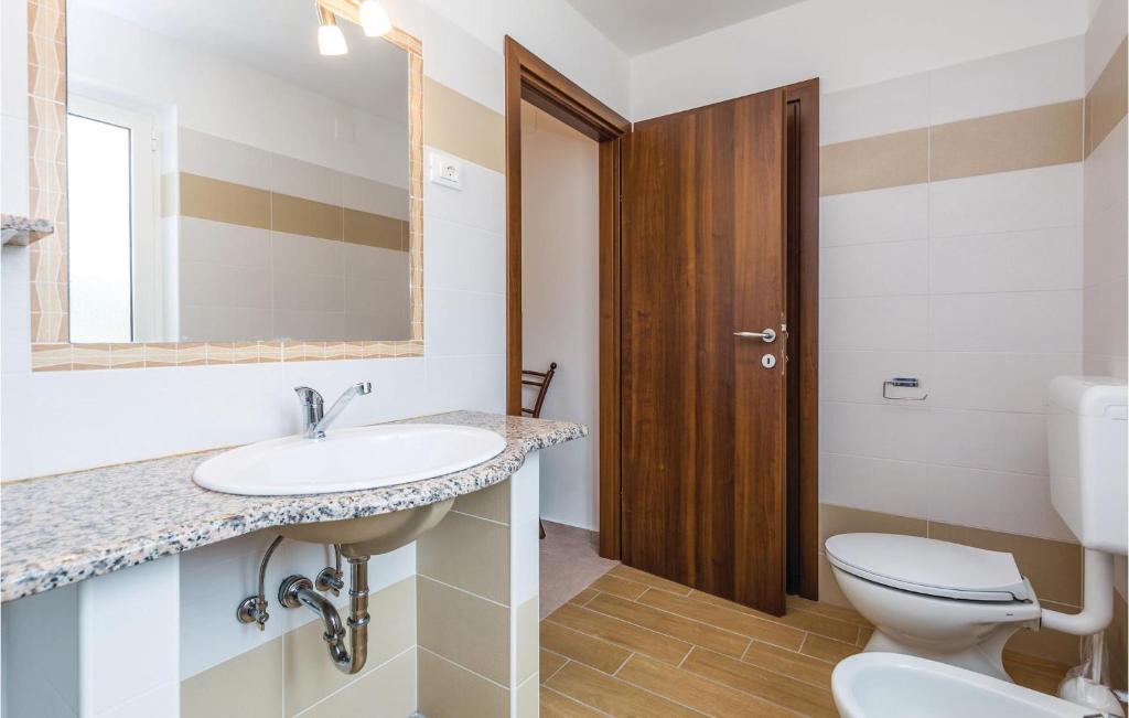 Fotografie z fotogalerie ubytování Cozy Home In Viskovo With Kitchen v destinaci Bezjaki