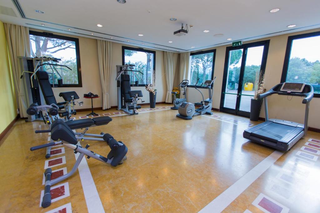 Fitness centrum a/nebo fitness zařízení v ubytování SHG Hotel Antonella