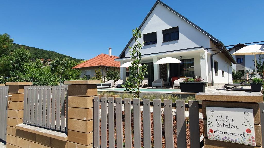 Relax Balaton Apartmanok 8230 Balatonfüred, Balatonfüred Cséplő E. utca 4 kép - 1