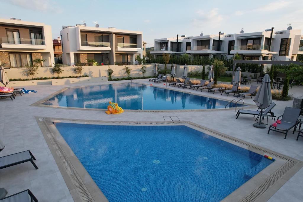 Bazén v ubytování Olea Valley Holiday Villa nebo v jeho okolí