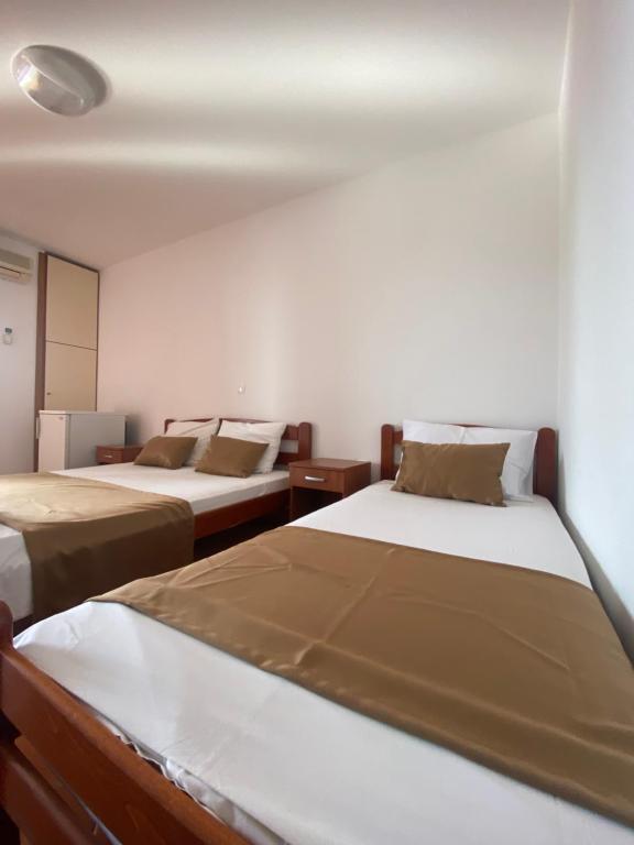 DeLux Apartmani - Triple Room With Mountain View