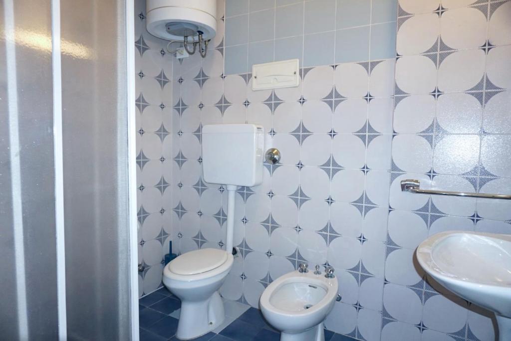 Kúpeľňa v ubytovaní Cozy 1 bedroom apartment with shared pool and lift