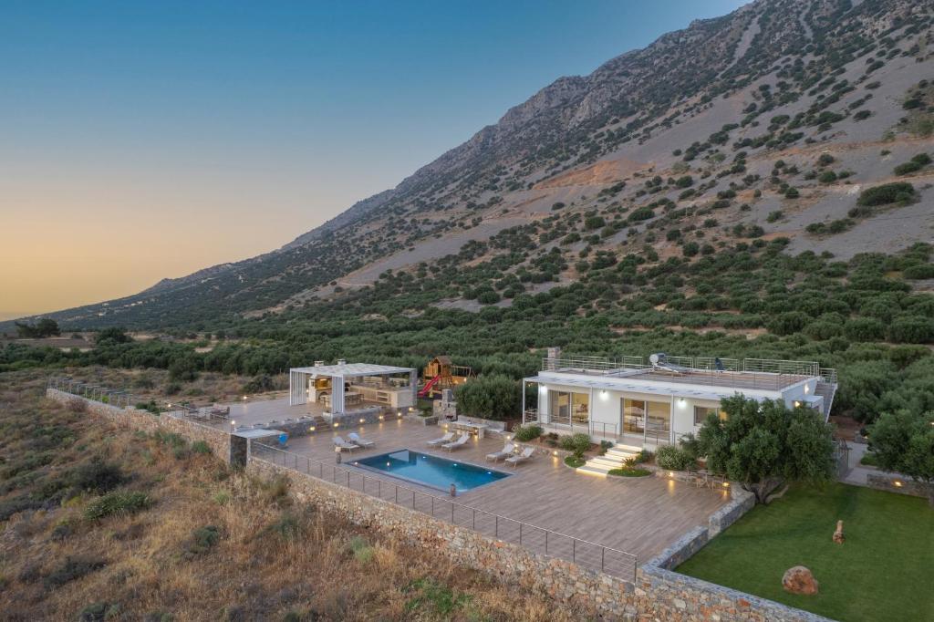 Gallery image of New Villa Of the hill with heated Pool, BBQ & Kids Playground in Kavoúsion