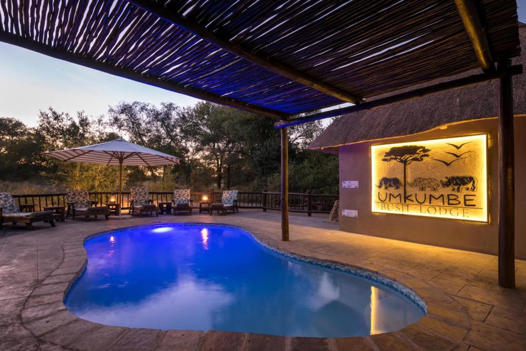 Bazén v ubytování Umkumbe Bush Lodge - Luxury Tented Camp nebo v jeho okolí