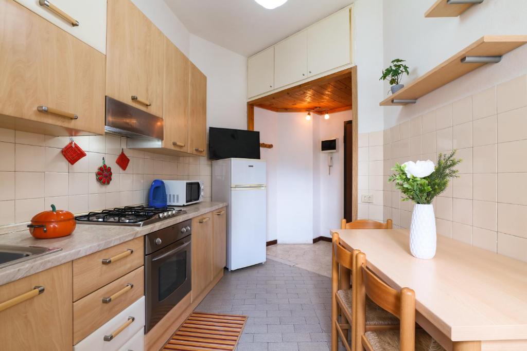 A kitchen or kitchenette at PrimoPiano - Pellegrino Rossi A