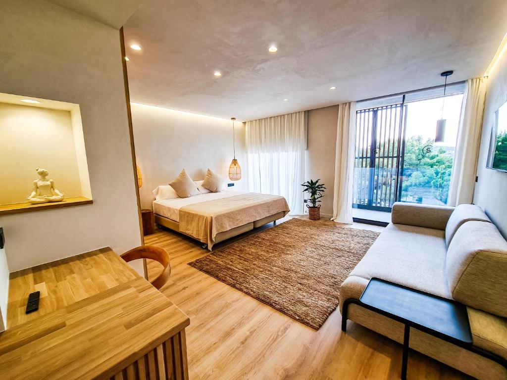 Postel nebo postele na pokoji v ubytování S´Estancia Suites