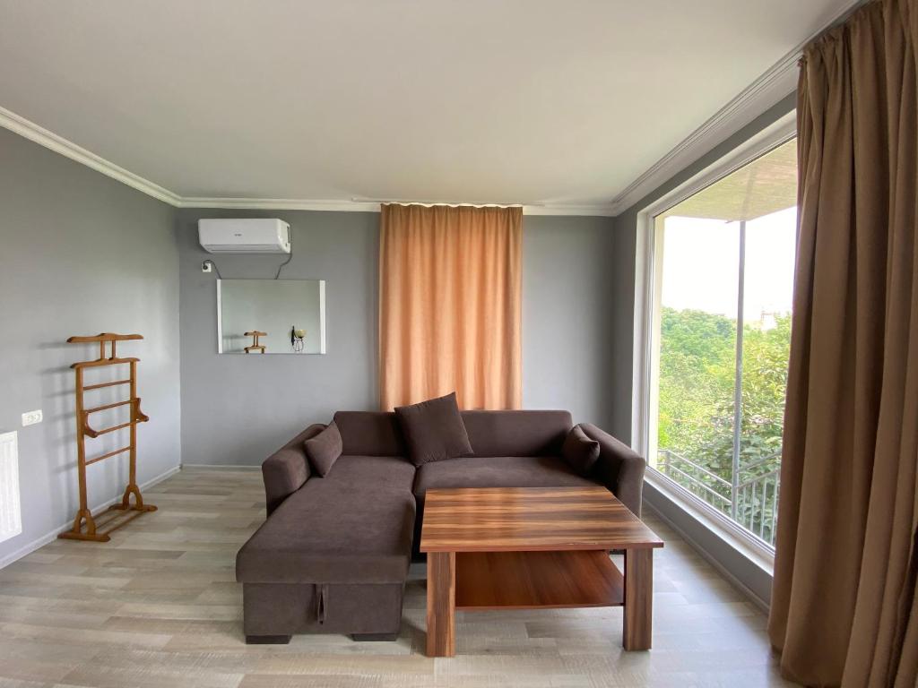 Posezení v ubytování Lia's Guest House