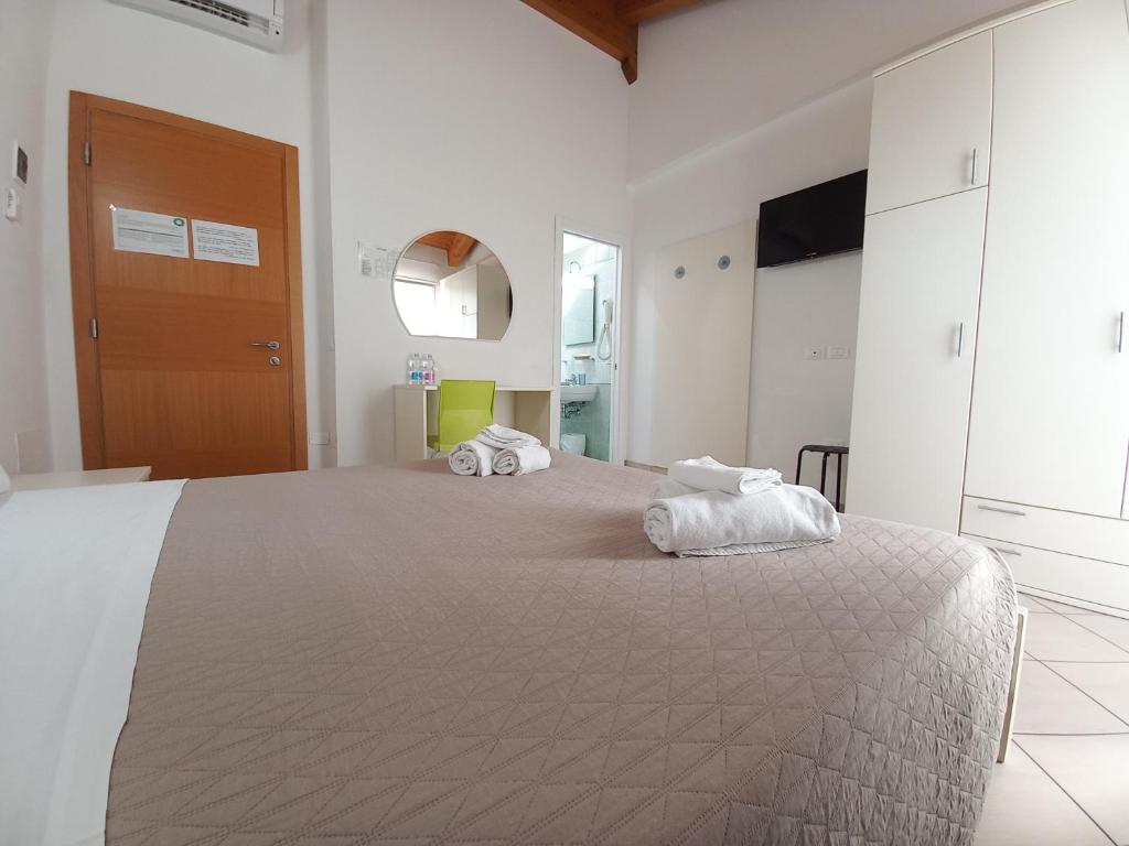 Postel nebo postele na pokoji v ubytování Hotel Sasselli