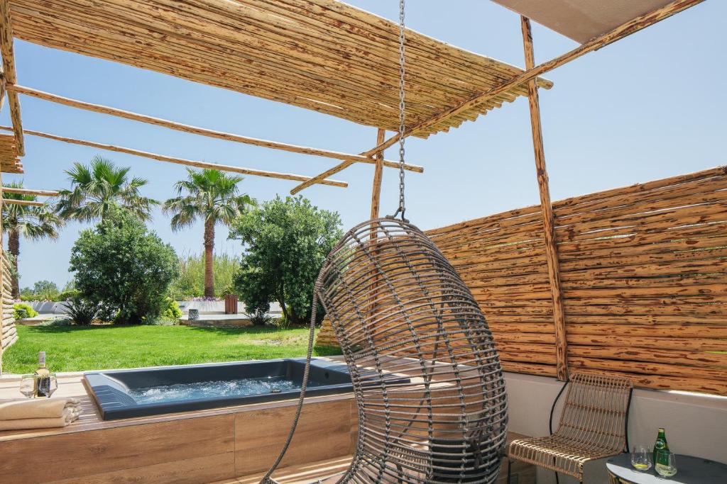 Basen w obiekcie La Mer Resort & Spa - Adults Only lub w pobliżu