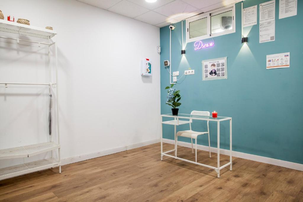 Capsule hostel valencia, Valencia, Spain - Booking.com