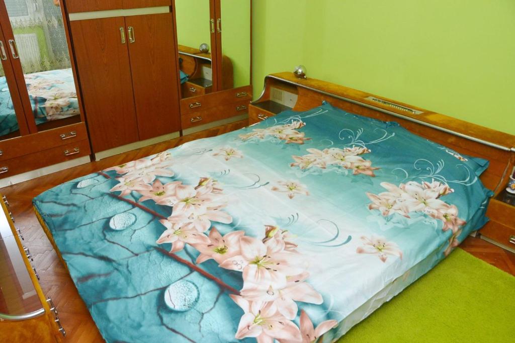 Voodi või voodid majutusasutuse IDILA toas