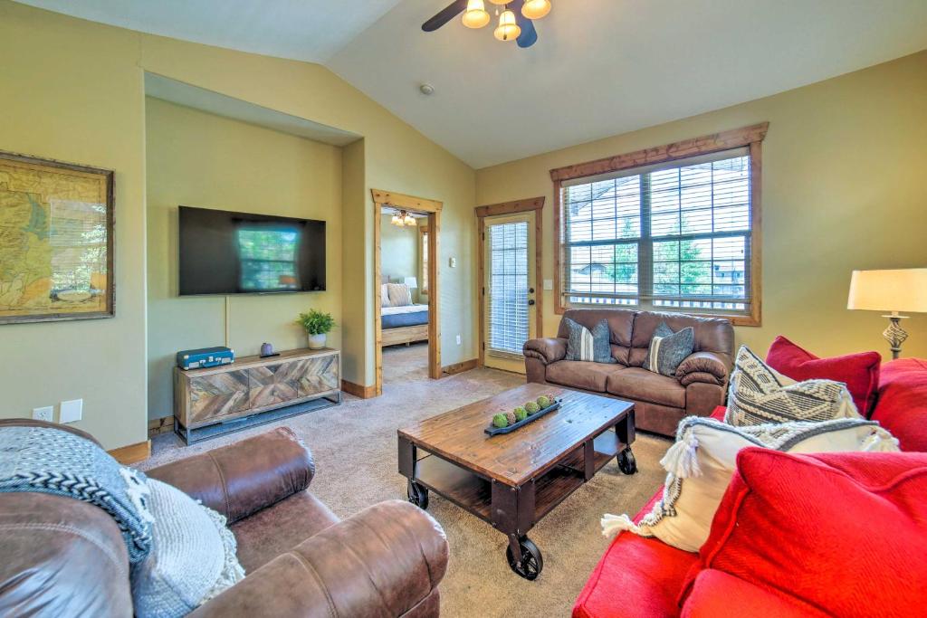 Cozy Driggs Condo about 40 Mi to Grand Teton NP!, Driggs (updated