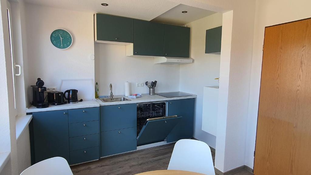Kuchyň nebo kuchyňský kout v ubytování Friesenmeer Ferienwohnung Vier