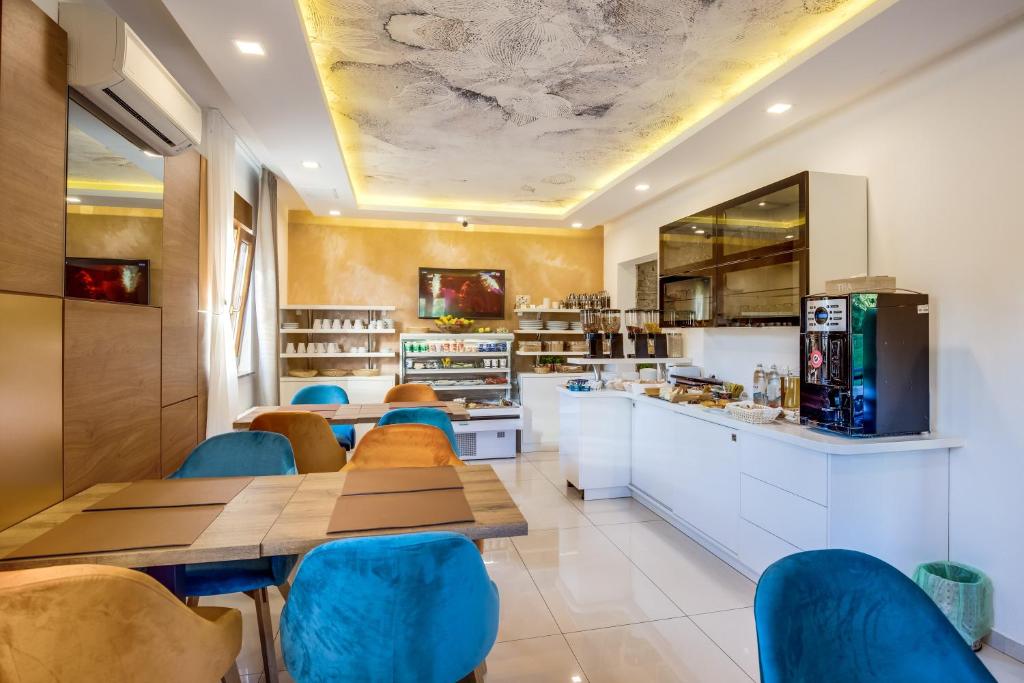 Grand Lakes Rooms - 13