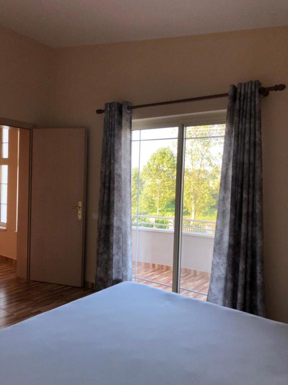 Sunnyside Villa - Image 2
