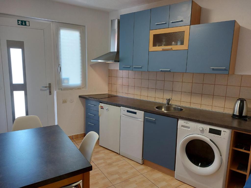 Kuchyňa alebo kuchynka v ubytovaní Apartment Karlovac