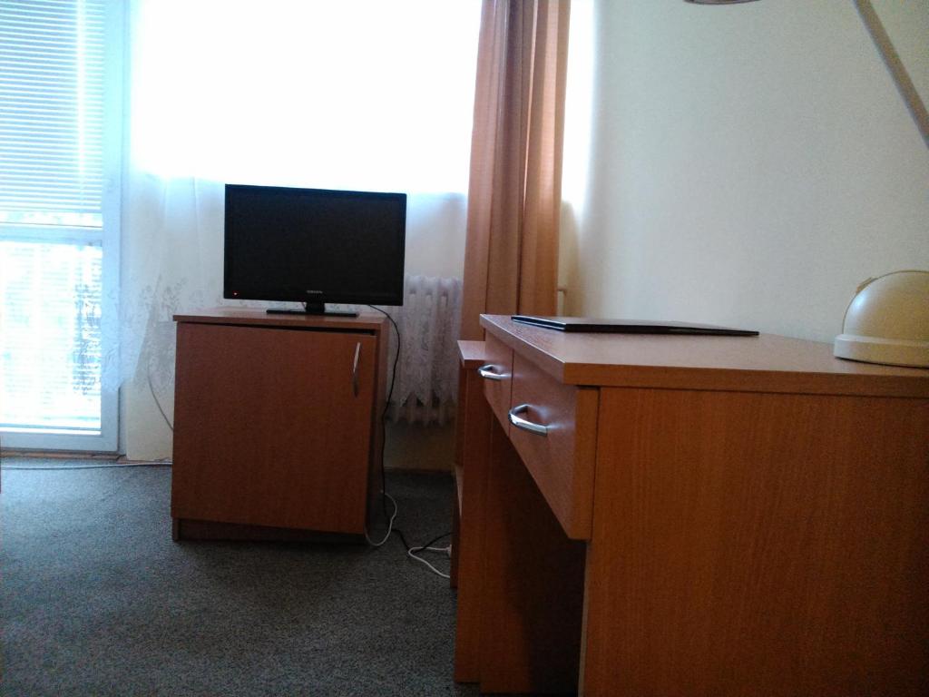 TV a/nebo společenská místnost v ubytování Hostel Refleks