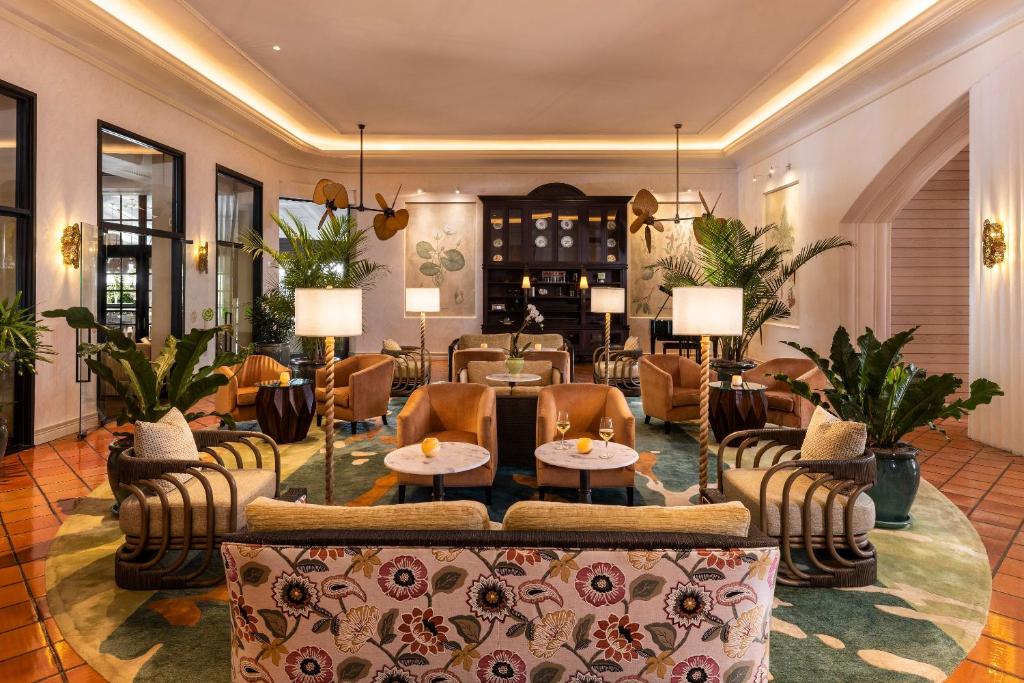 Ein Sitzbereich in der Unterkunft The Palms Hotel &amp; Spa