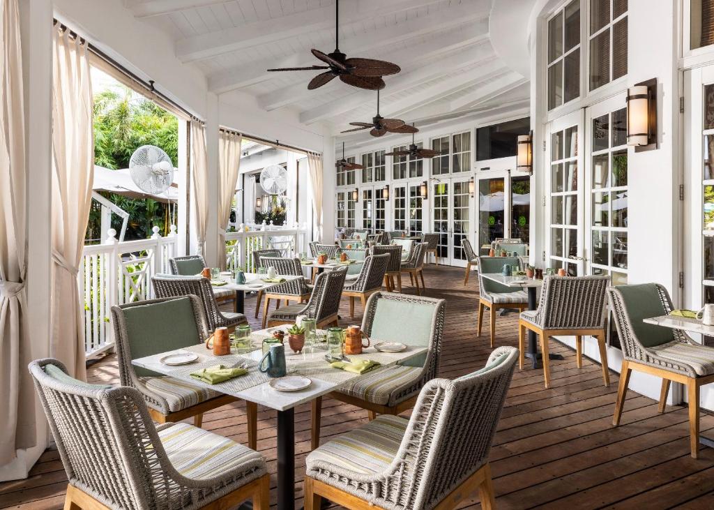 Ein Restaurant oder anderes Speiselokal in der Unterkunft The Palms Hotel &amp; Spa 