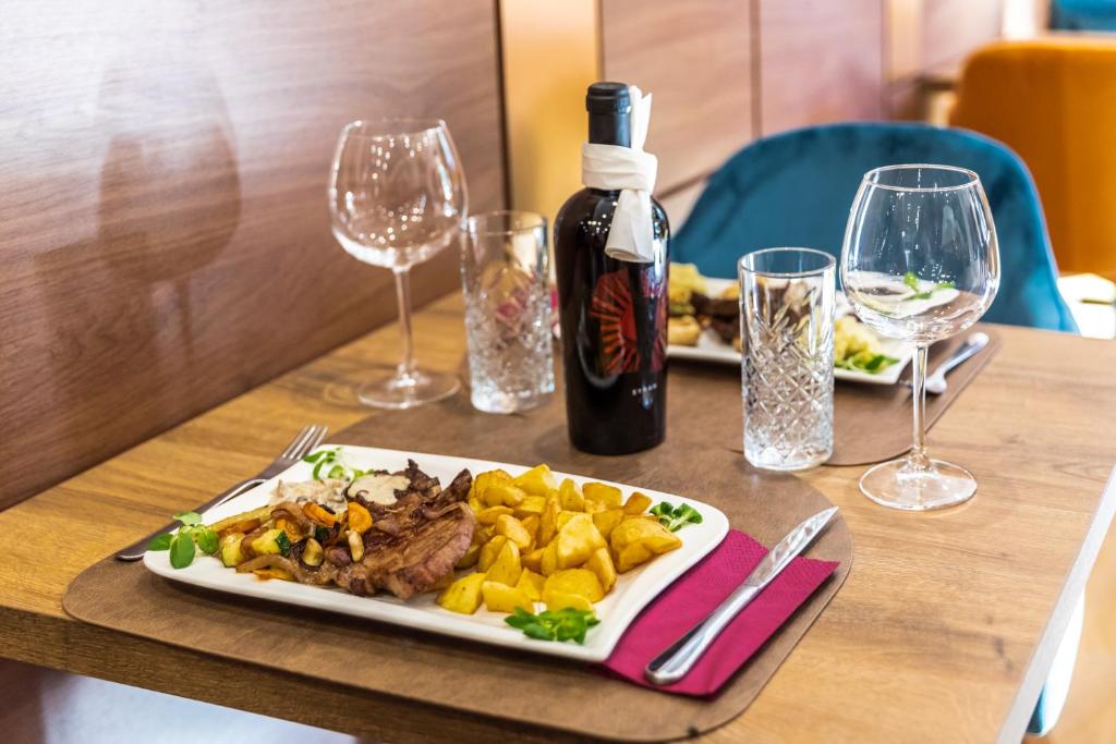 Grand Lakes Rooms - 4