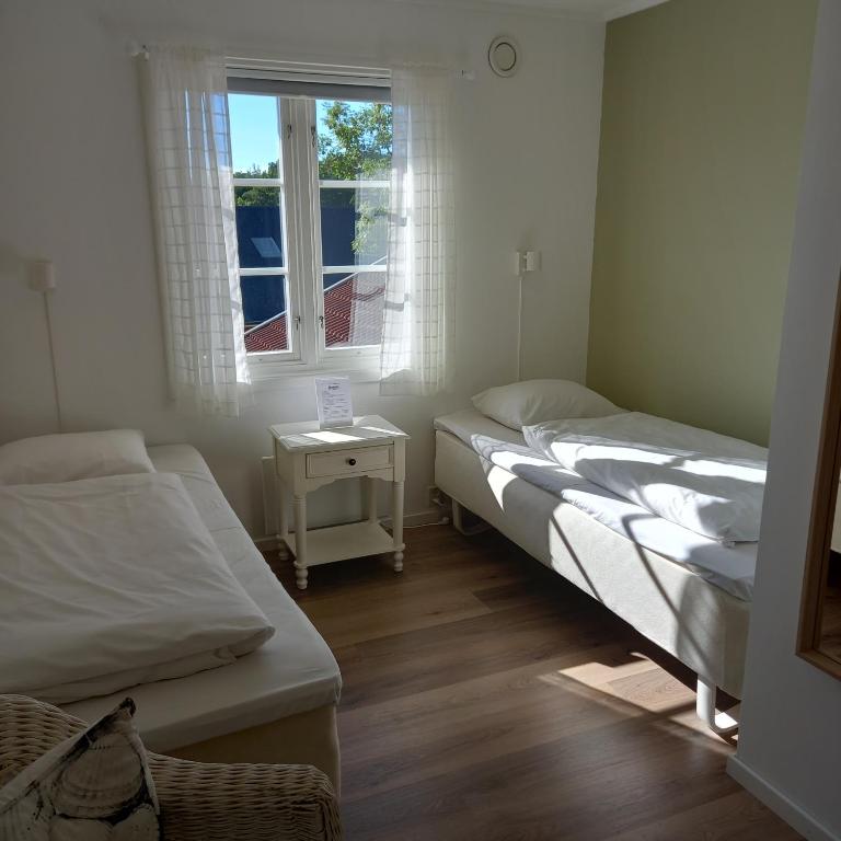 Postel nebo postele na pokoji v ubytování Sandbrekke Gjestegård