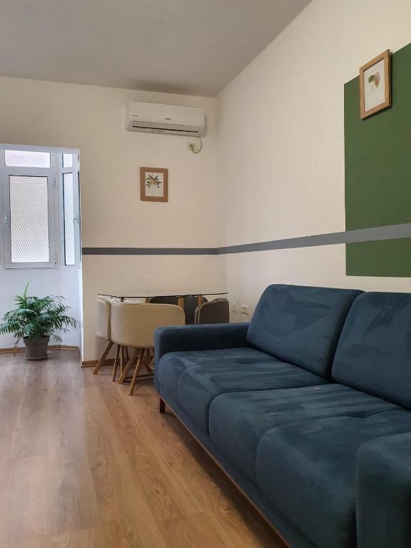 HERIS'S APARTMENT - Image 9