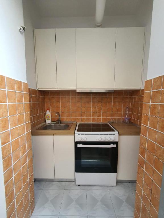 HERIS'S APARTMENT - Image 4
