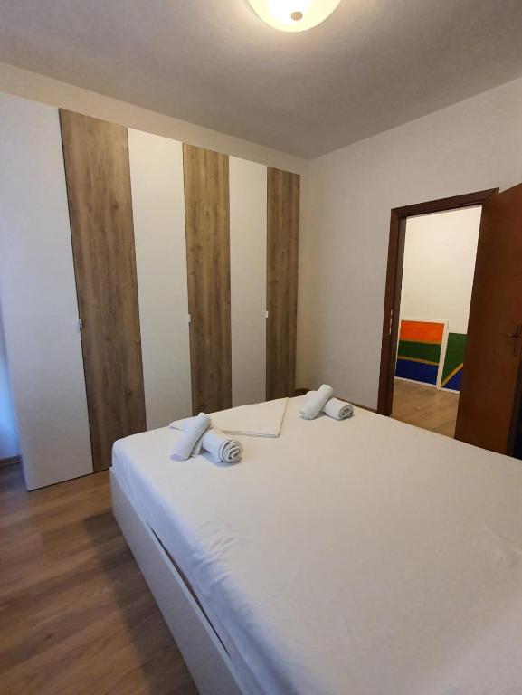 HERIS'S APARTMENT - Image 6