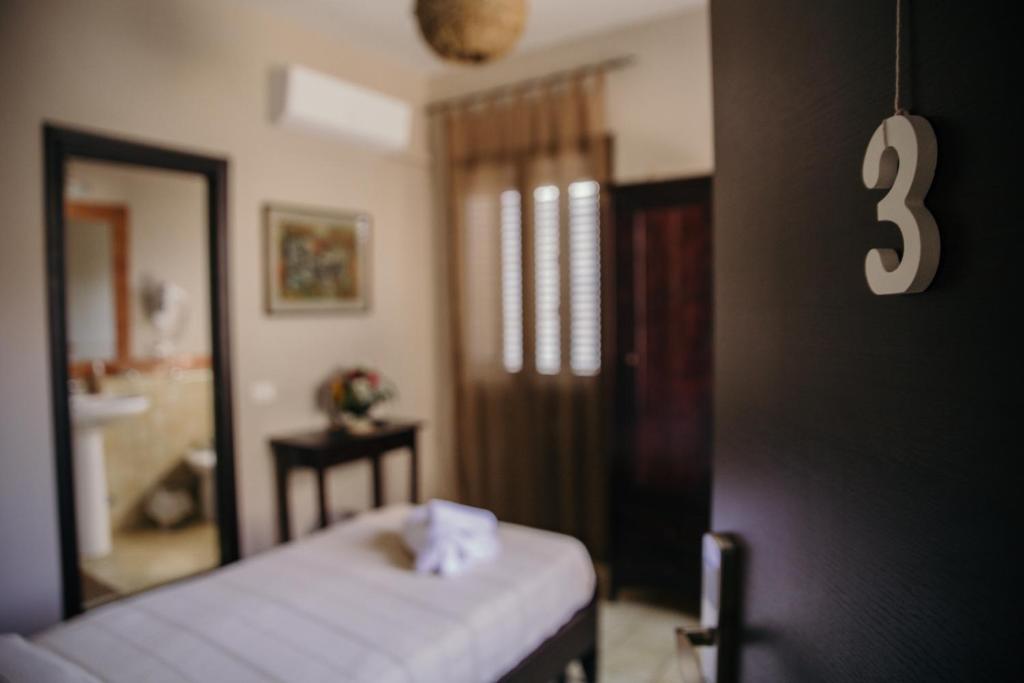 Le Antiche Colonne - Eenpersoonskamer Met Eigen Badkamer