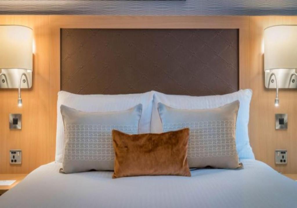 Clayton Hotel Chiswick - Deluxe Double Room