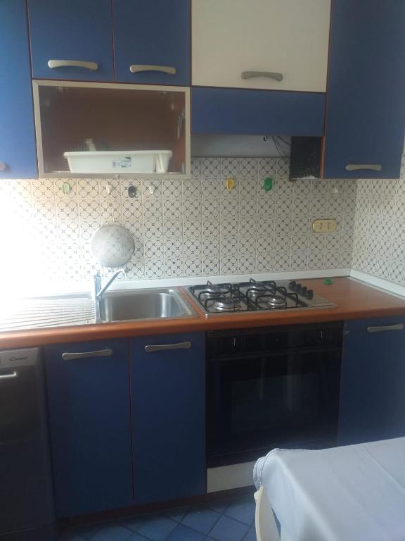 Kuchyň nebo kuchyňský kout v ubytování Casa Patrone appartamento Luigi