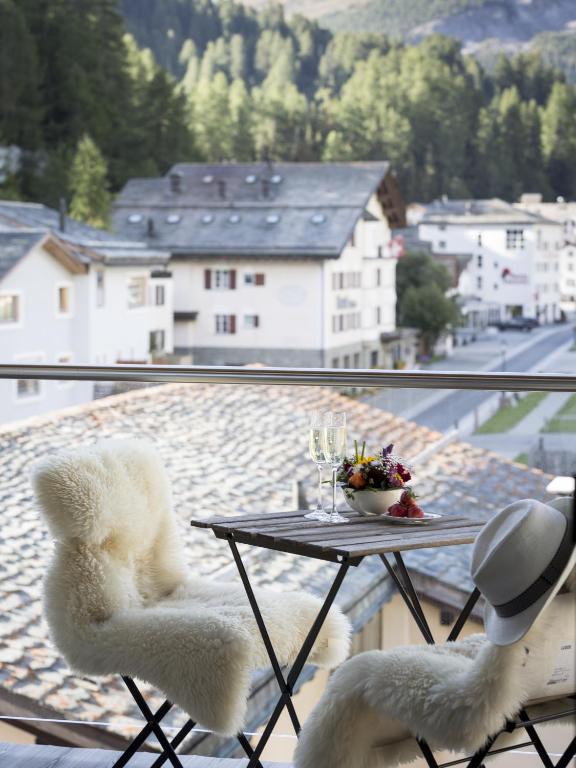 Nespecifikovaný výhled na hory nebo výhled na hory při pohledu z hotelu