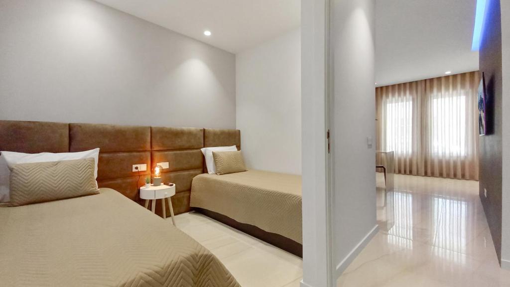 Seven Seas Apartments - 10