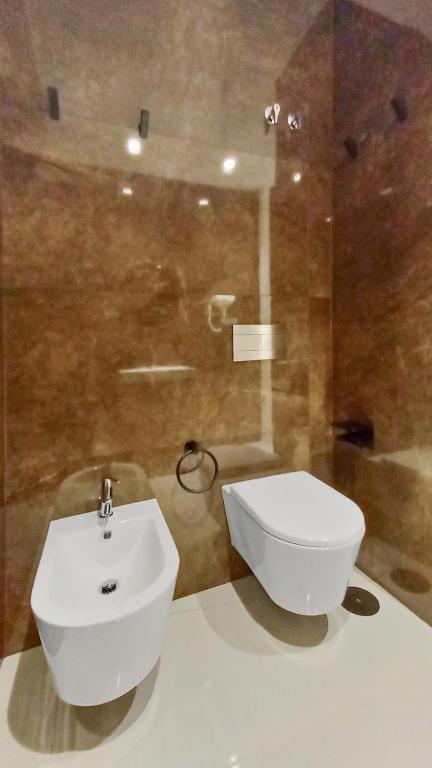 Seven Seas Apartments - 16