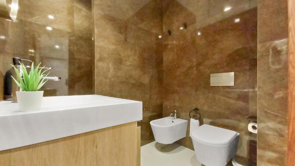 Seven Seas Apartments - 15