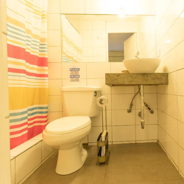 Koupelna v ubytování B&B Wasi Airport Lima