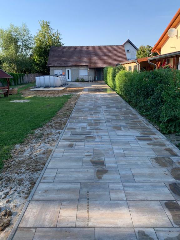 Budova, kde se prázdninový dům nachází