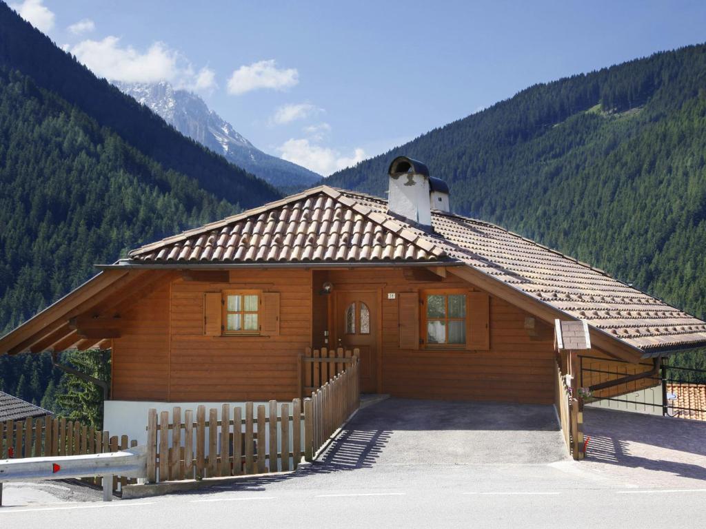 ノーヴァ・レヴァンテにあるApartment Obkircherの山の木造小屋