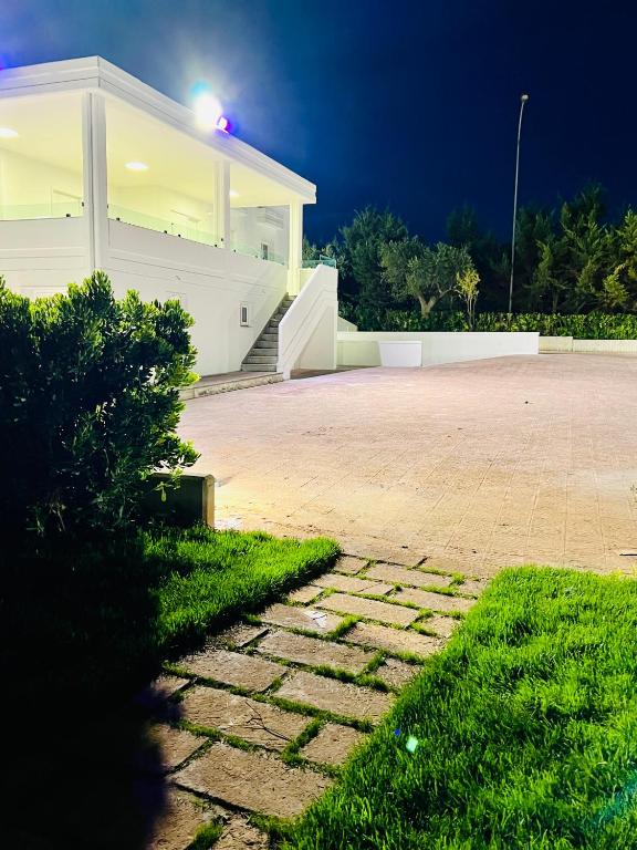 Ogród w obiekcie Villa Bella Luna with Pool - Puglia Mia Apartments