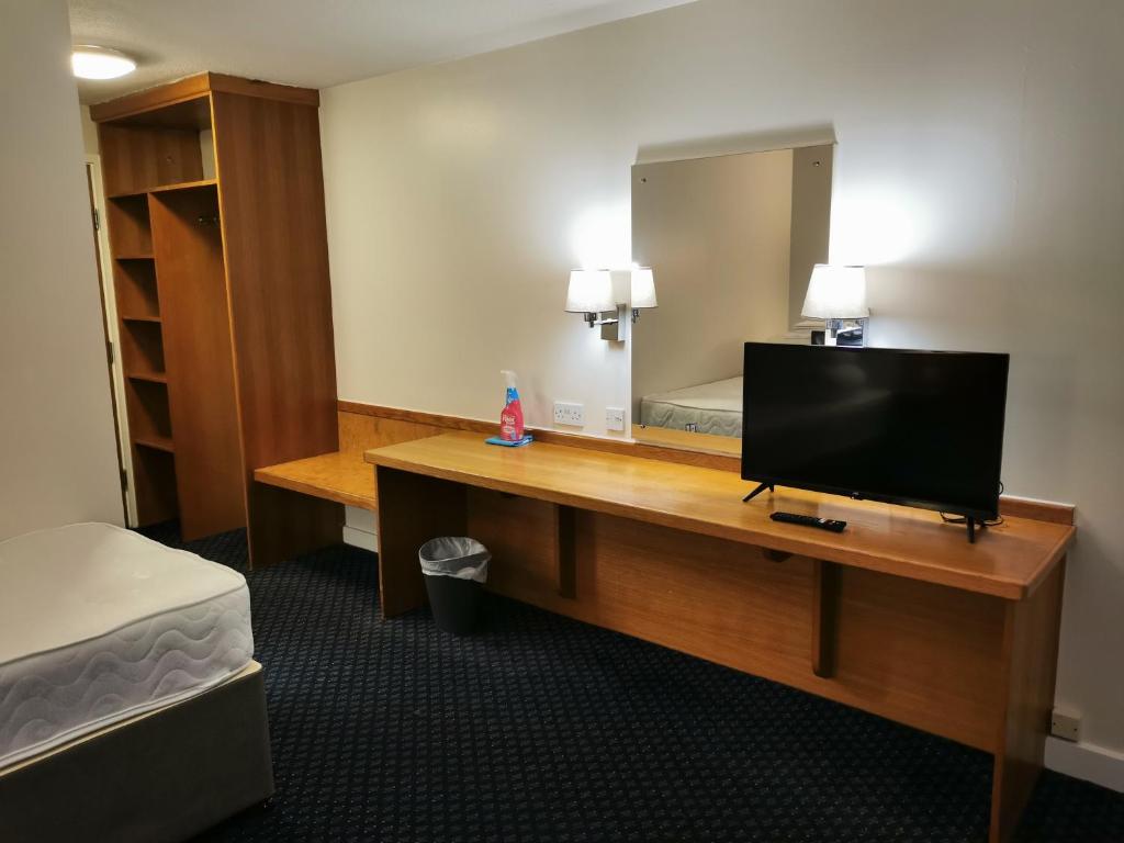 Thurrock Hotel M25 Services TV 또는 엔터테인먼트 센터