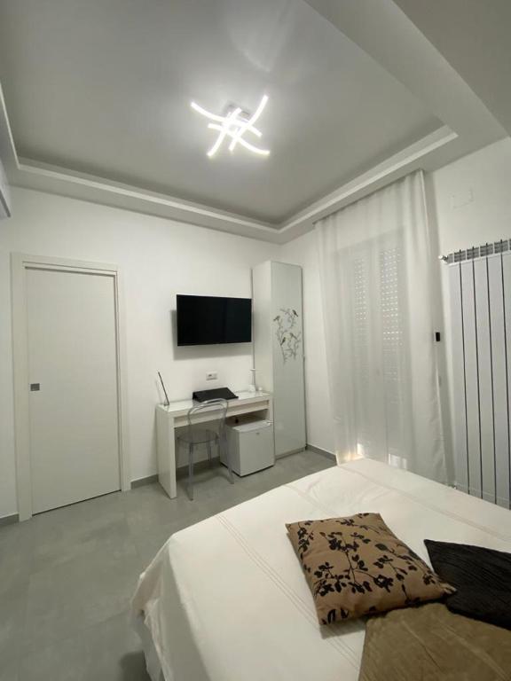 A television and/or entertainment centre at Mamuccia Rooms