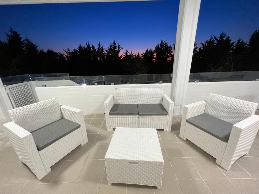 Część wypoczynkowa w obiekcie Villa Bella Luna with Pool - Puglia Mia Apartments