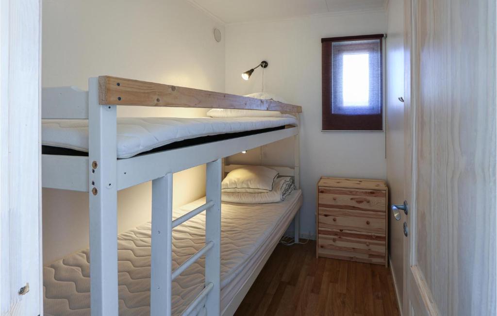 Postel nebo postele na pokoji v ubytování 3 Bedroom Gorgeous Home In Löttorp