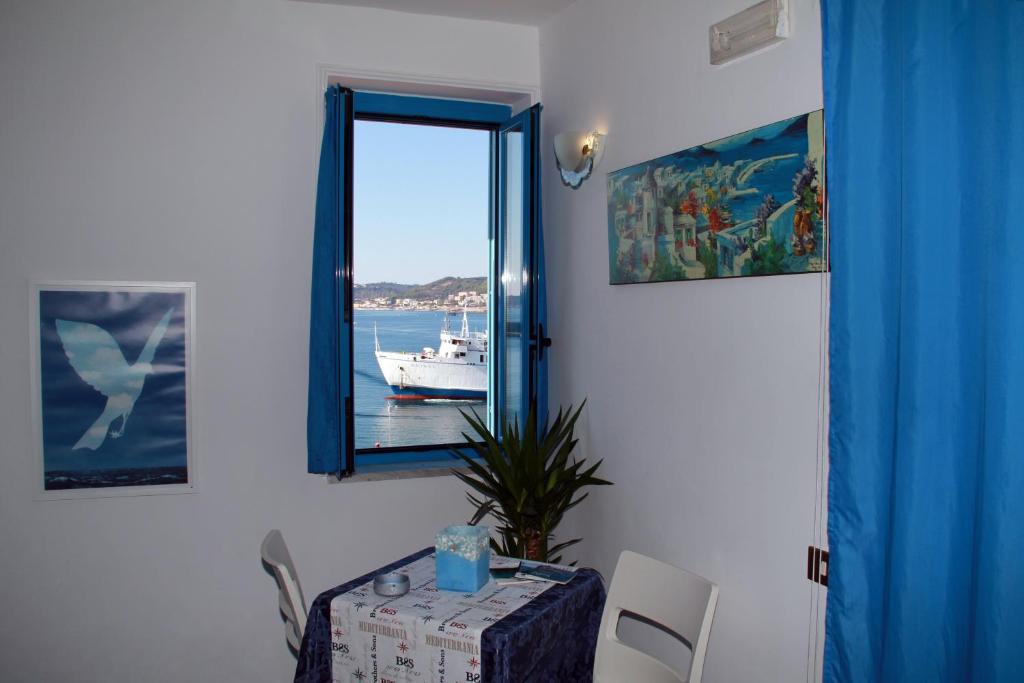 Fotografie z fotogalerie ubytování Hotel Darsena v destinaci Pozzuoli